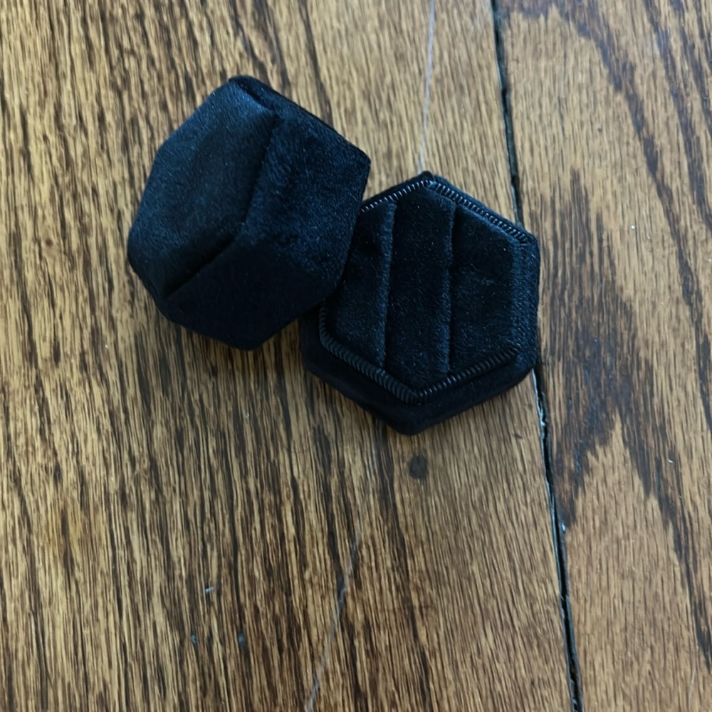 Black ring box
